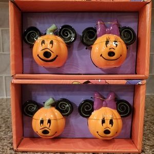 NEW 2022 DISNEY MICKEY AND MINNIE PUMPKIN SALT AND PEPPER SHAKERS